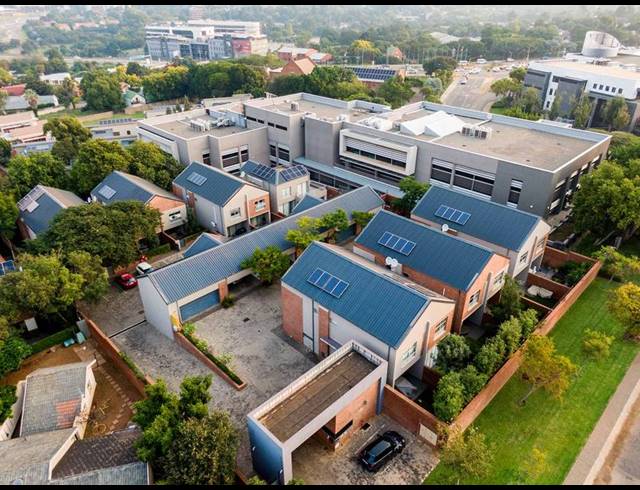 3 BEDROOM CLUSTER FOR SALE IN LYNNWOOD